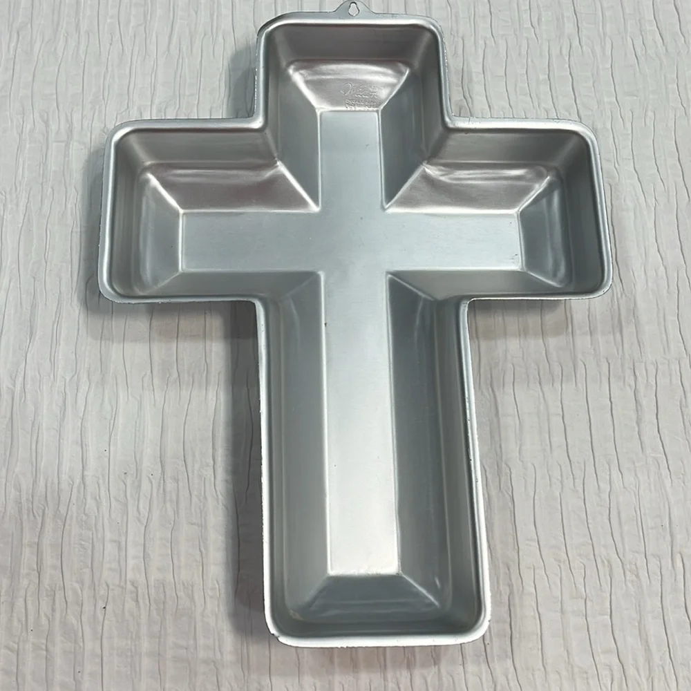 Wilton Cross‎ cake mold